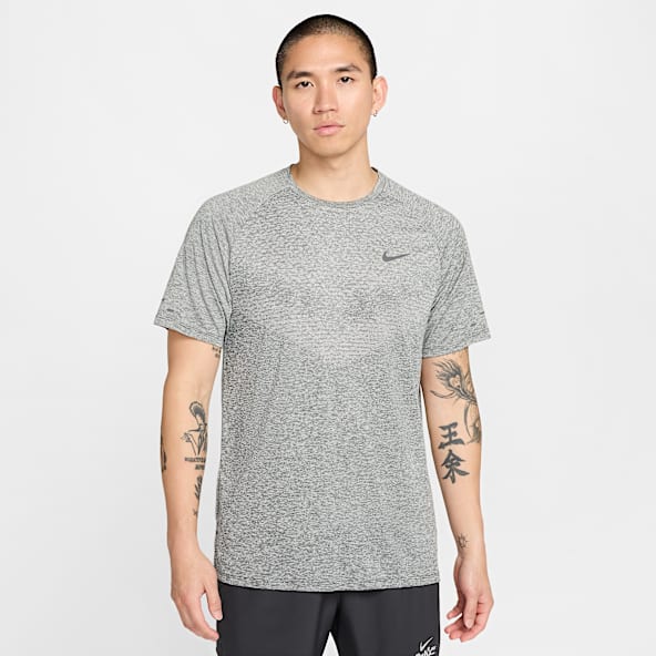 sacai NIKE グレー 半袖 Tシャツ M CZ4690 sacai NIKE グレー 半袖 Tシャツ M CZ4690